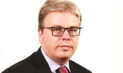 Headshot of Andrew Willins