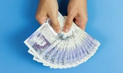 Management pay packets 7 per cent larger at Allen & Overy last year