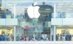 Apple users take bite out of Google over privacy concerns