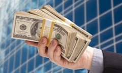 Fewer lawyers moving in-house as associate pay packets grow
