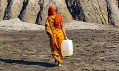 Hogan Lovells barefoot in the desert