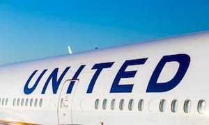 United settles with man dragged off plane